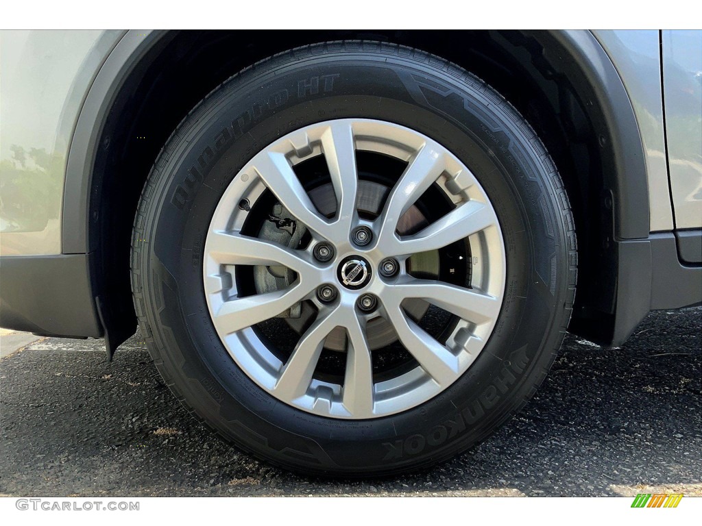 2018 Nissan Rogue SV Wheel Photo #142940631