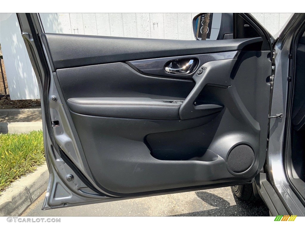 2018 Nissan Rogue SV Charcoal Door Panel Photo #142940673