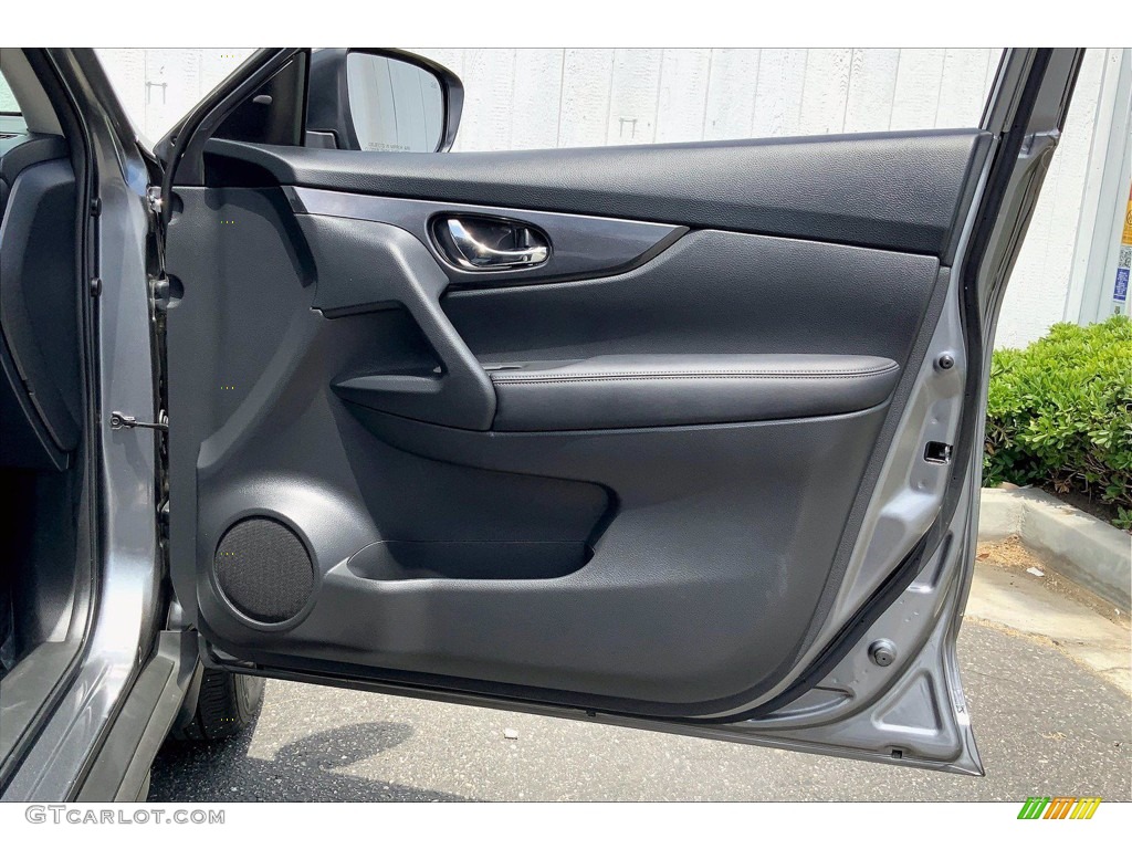 2018 Nissan Rogue SV Charcoal Door Panel Photo #142940676