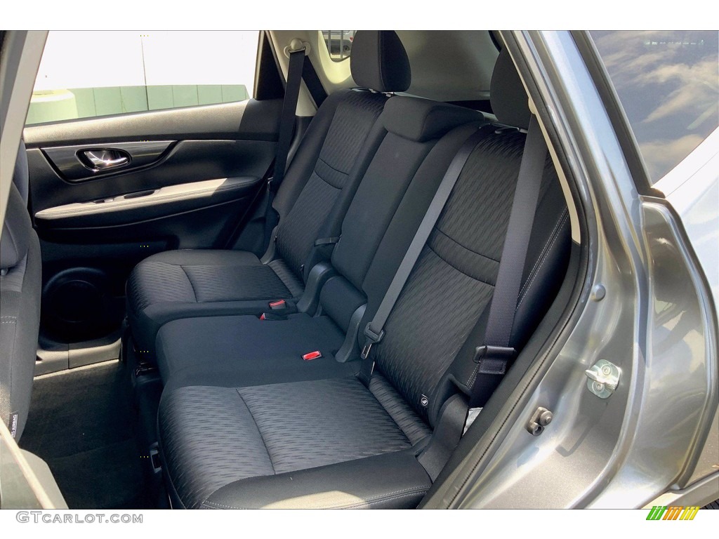 2018 Nissan Rogue SV Rear Seat Photo #142940682
