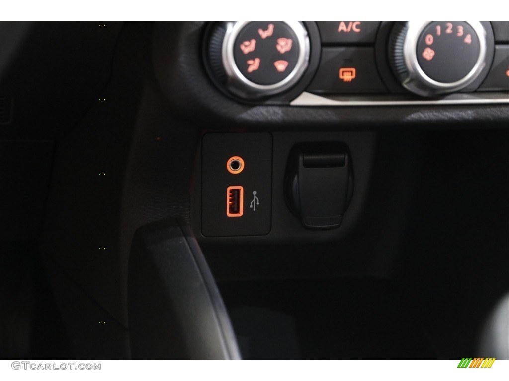 2020 Versa S - Brilliant Silver Metallic / Charcoal photo #13