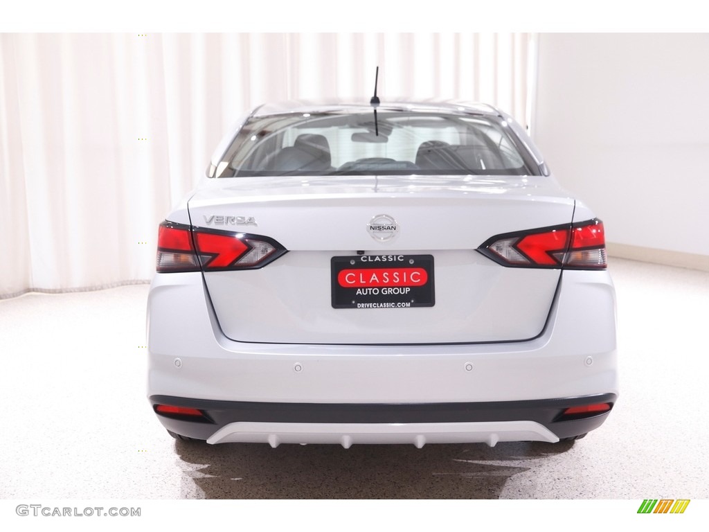 2020 Versa S - Brilliant Silver Metallic / Charcoal photo #18