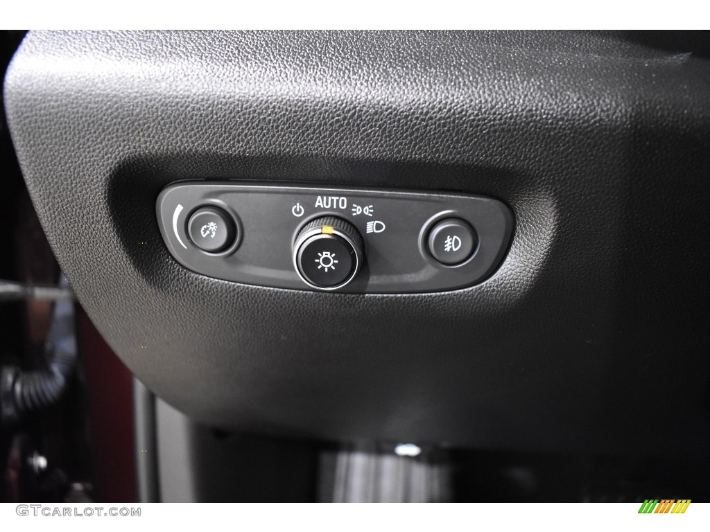 2019 Traverse LT - Black Current Metallic / Jet Black photo #12
