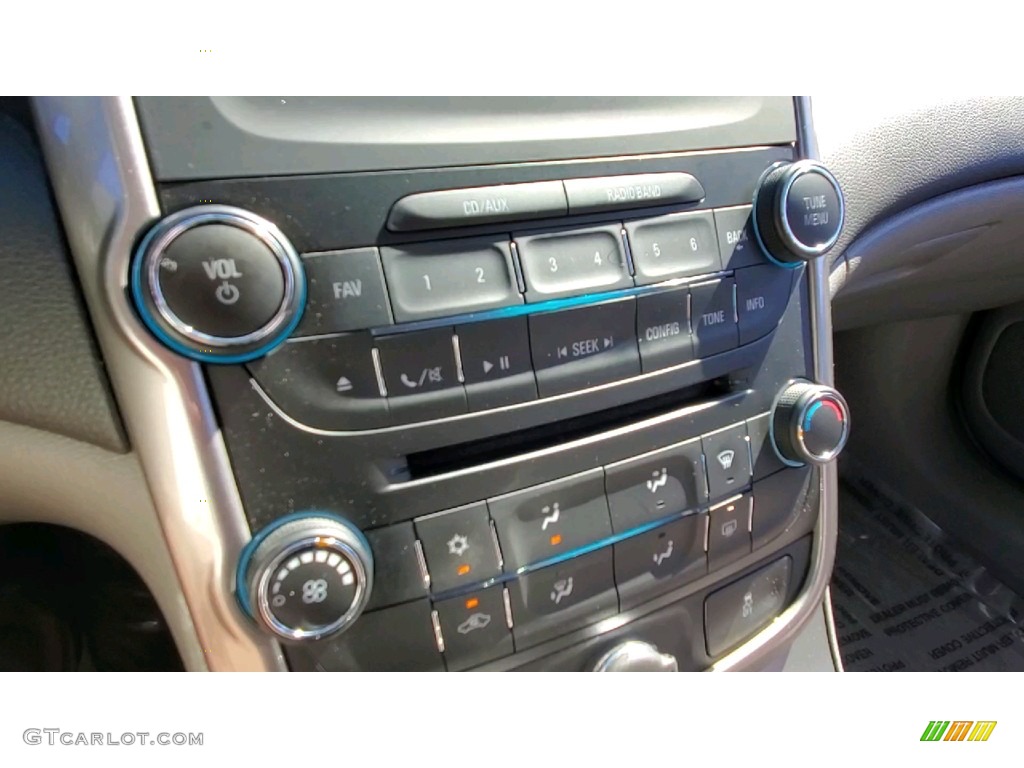 2015 Chevrolet Malibu LS Controls Photos