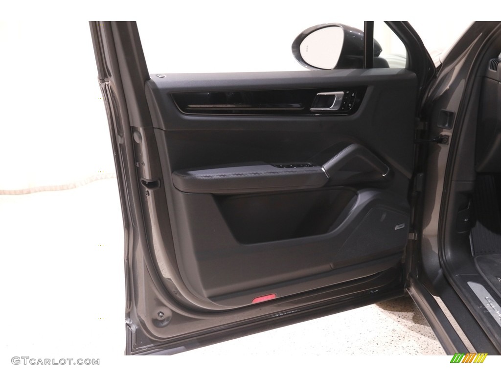 2020 Porsche Cayenne S Door Panel Photos