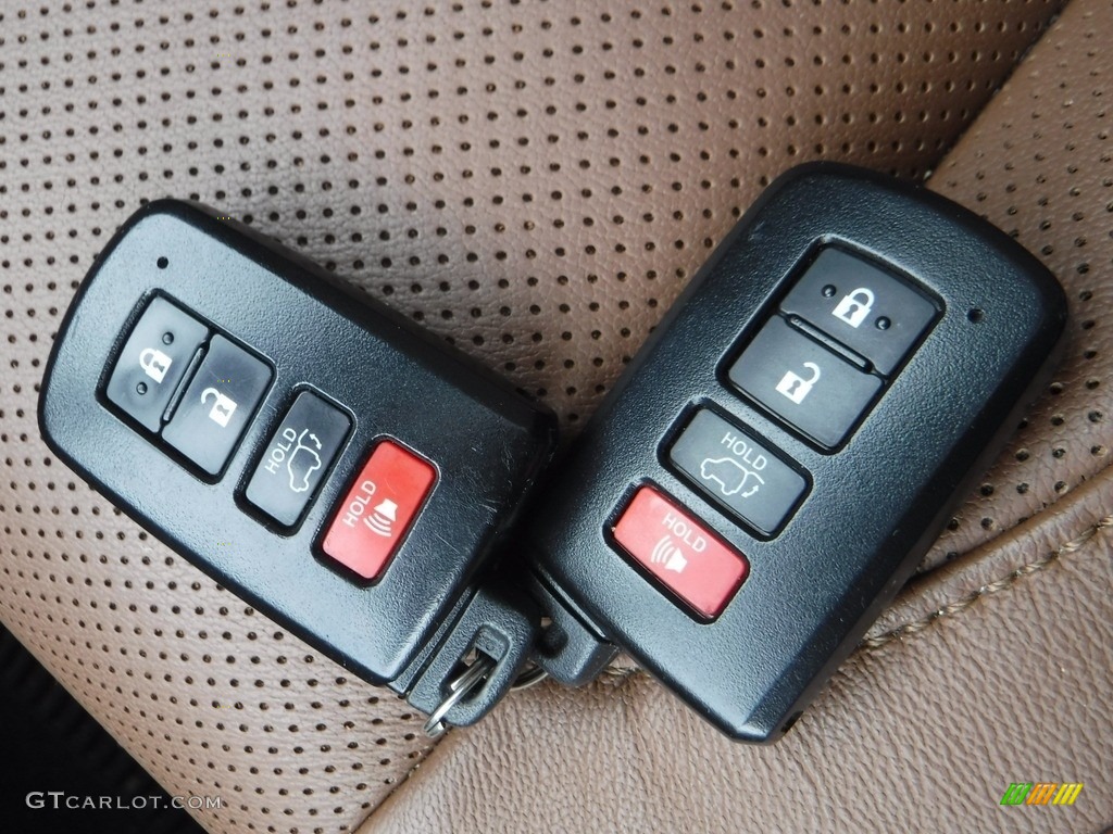 2019 Toyota Highlander Hybrid Limited AWD Keys Photos