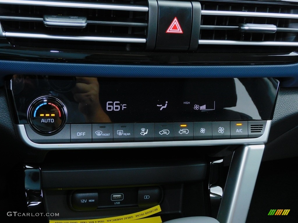 2022 Seltos S AWD - Clear White / Black photo #17