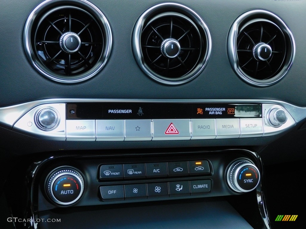 2022 Kia Stinger GT2 Controls Photos