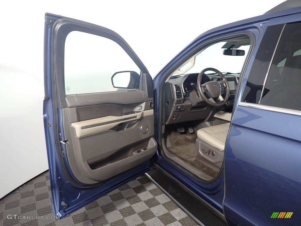 2018 Expedition XLT 4x4 - Blue / Medium Stone photo #26