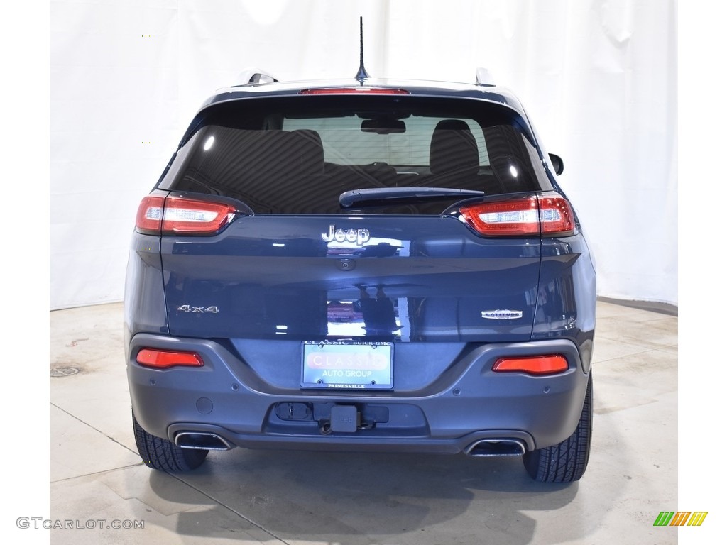 2018 Cherokee Latitude Plus 4x4 - Rhino / Black photo #3