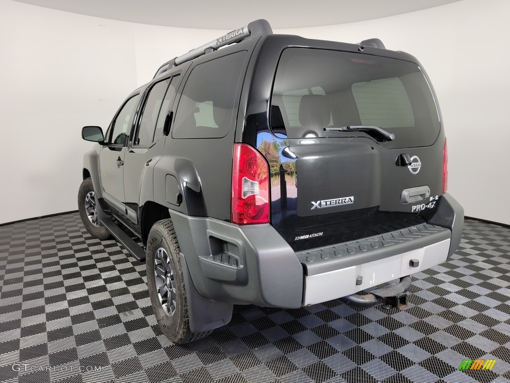 2015 Xterra PRO-4X 4x4 - Super Black / PRO-4X Gray/Steel photo #8