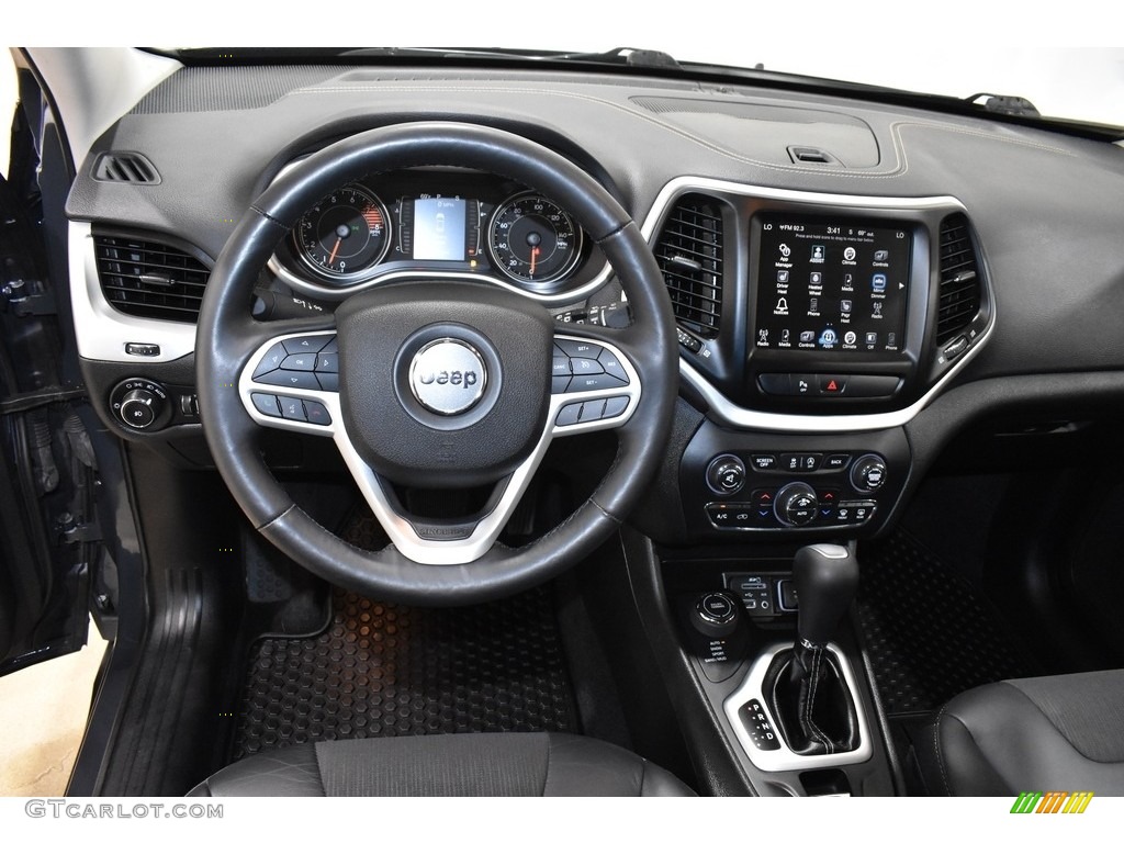 2018 Cherokee Latitude Plus 4x4 - Rhino / Black photo #12