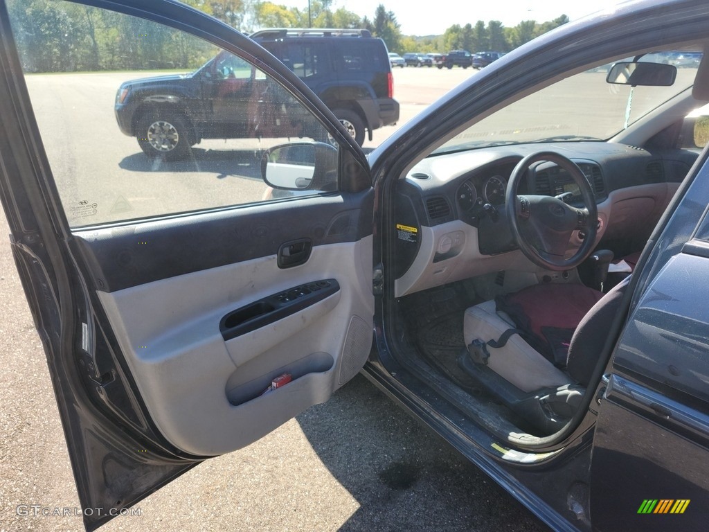 2010 Accent GLS 4 Door - Charcoal Gray / Gray photo #8
