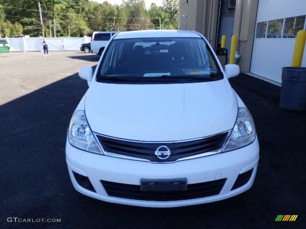 2012 Versa 1.8 S Hatchback - Fresh Powder White / Charcoal photo #2
