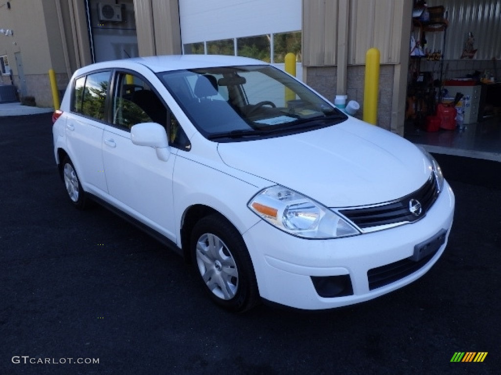 2012 Versa 1.8 S Hatchback - Fresh Powder White / Charcoal photo #3