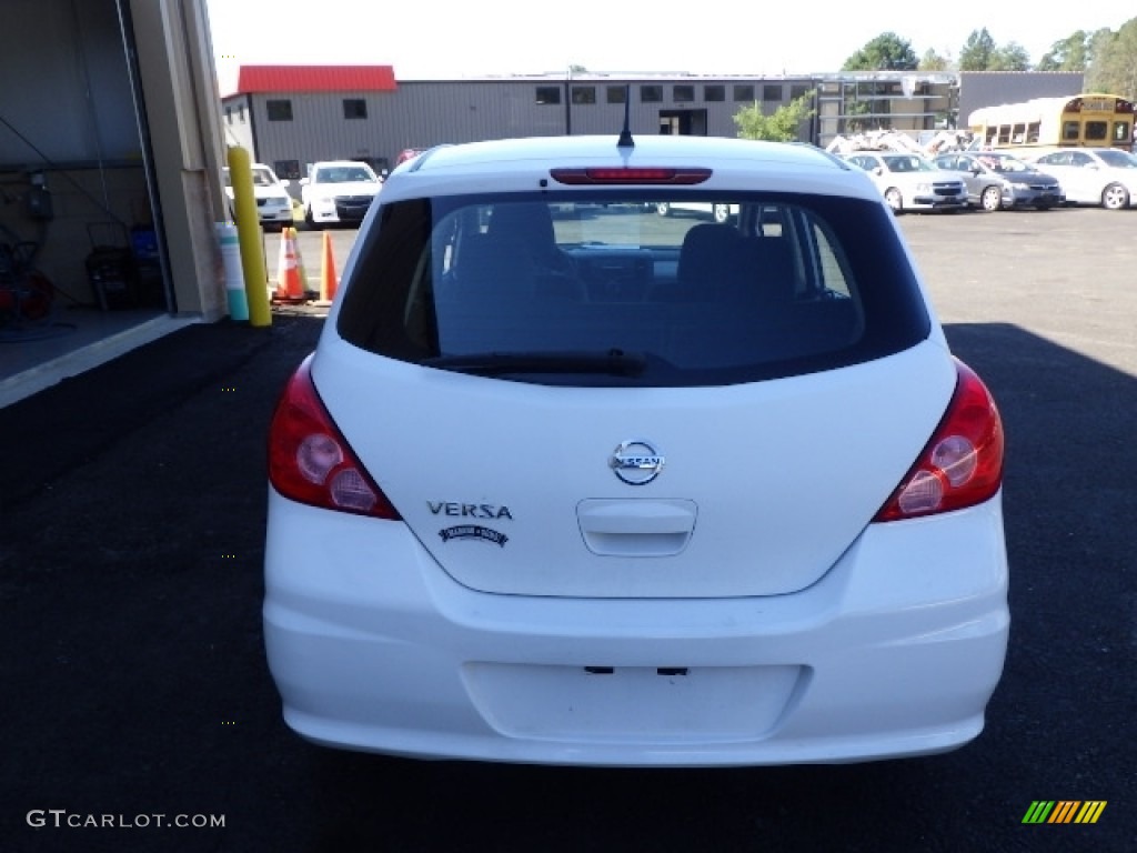2012 Versa 1.8 S Hatchback - Fresh Powder White / Charcoal photo #5