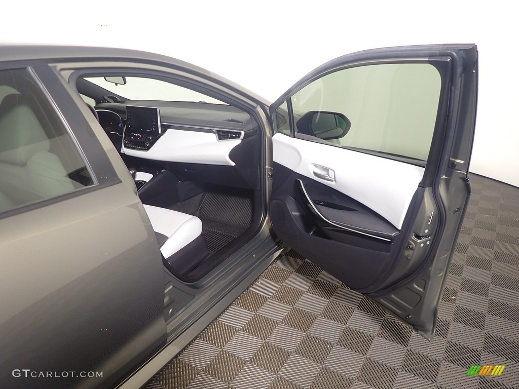 2019 Corolla Hatchback XSE - Oxide Bronze / Moonstone photo #37