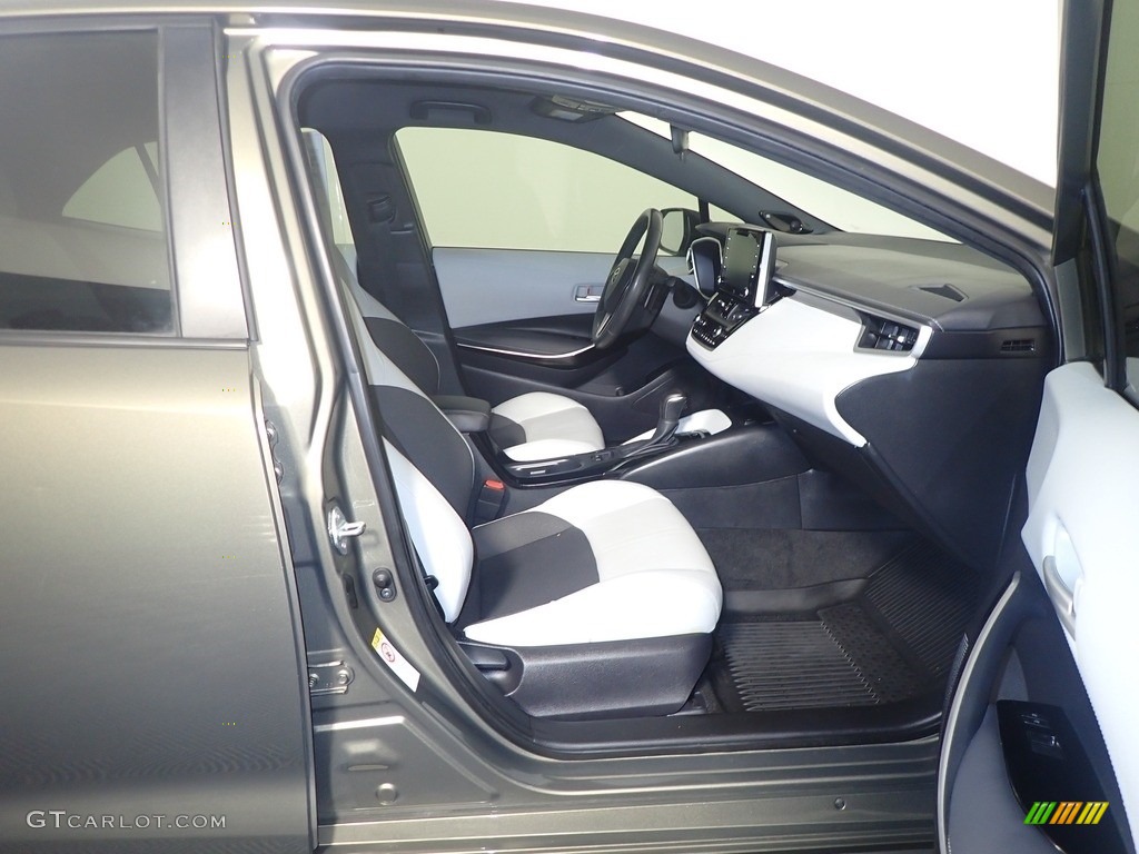 2019 Corolla Hatchback XSE - Oxide Bronze / Moonstone photo #38