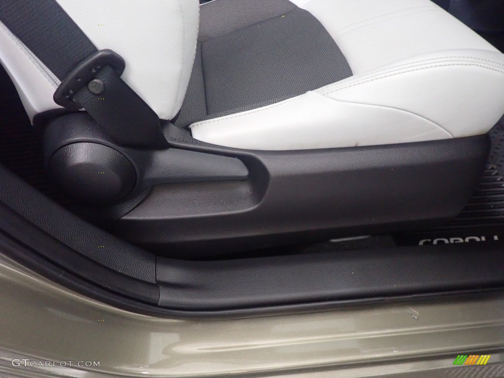 2019 Corolla Hatchback XSE - Oxide Bronze / Moonstone photo #39