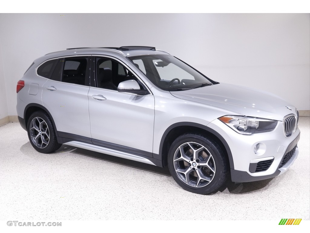 2018 X1 xDrive28i - Glacier Silver Metallic / Black photo #1