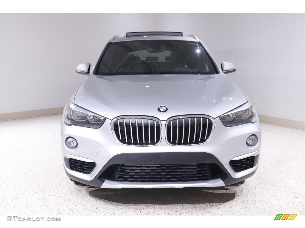 2018 X1 xDrive28i - Glacier Silver Metallic / Black photo #2