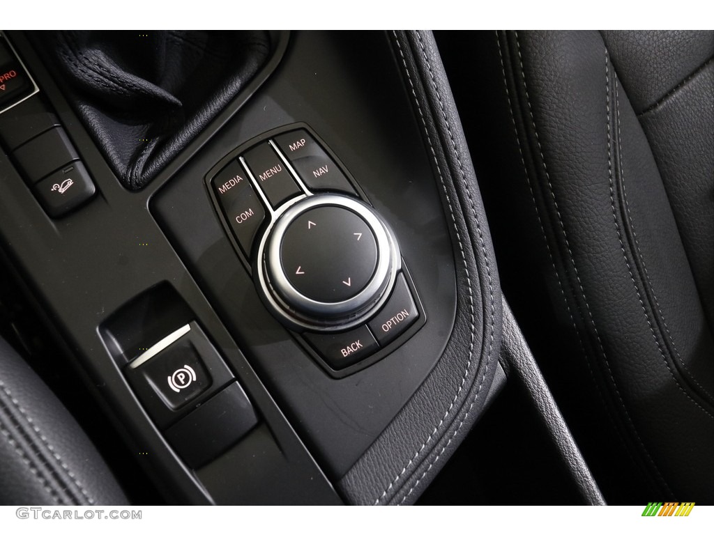 2018 X1 xDrive28i - Glacier Silver Metallic / Black photo #16