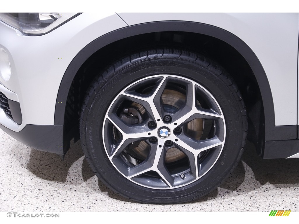 2018 X1 xDrive28i - Glacier Silver Metallic / Black photo #23