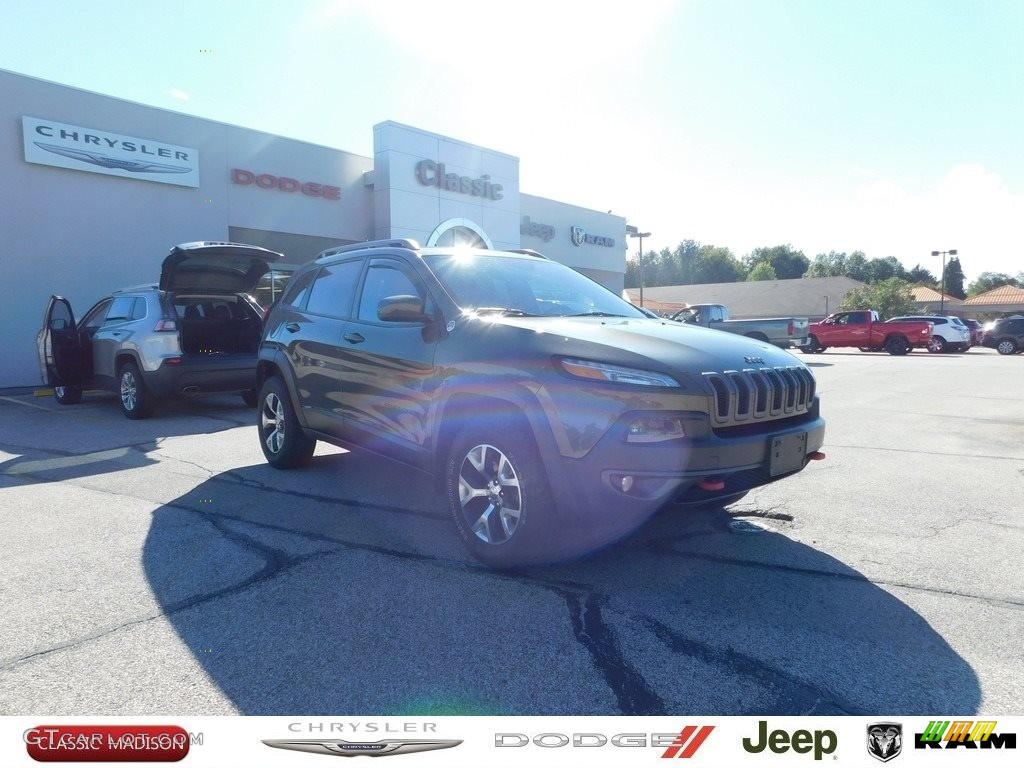 2015 Cherokee Trailhawk 4x4 - ECO Green Pearl / Trailhawk Black photo #1