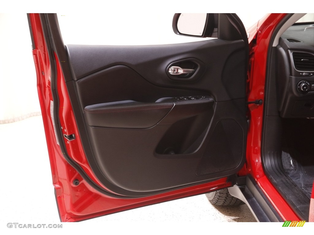 2019 Cherokee Trailhawk 4x4 - Firecracker Red / Black photo #4