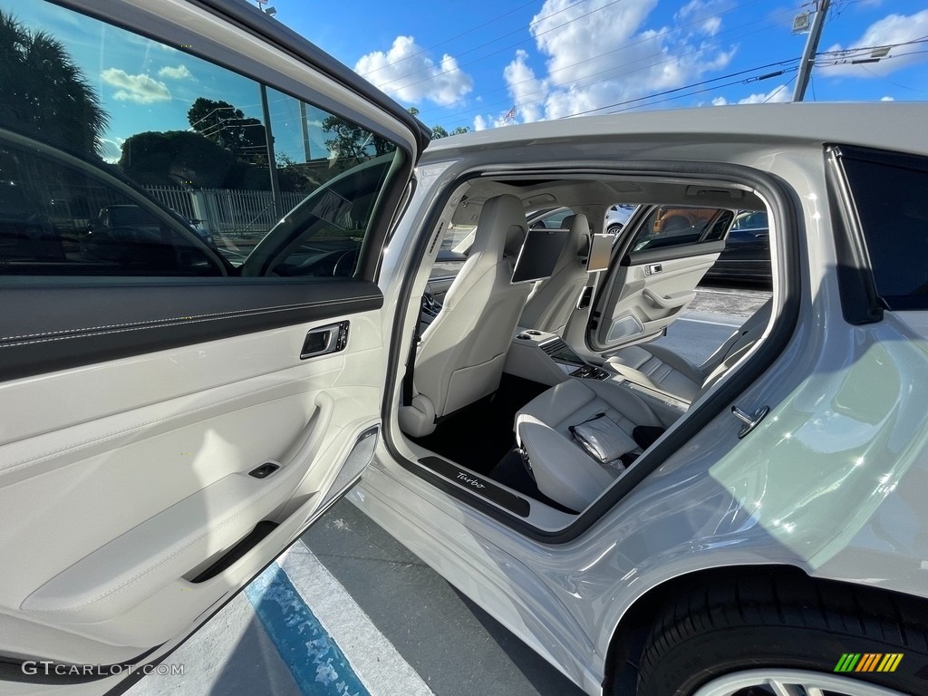 2018 Porsche Panamera Turbo Executive Rear Seat Photo #142976549