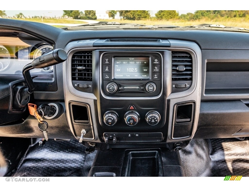 2017 Ram 2500 Tradesman Crew Cab 4x4 Controls Photo #142978322