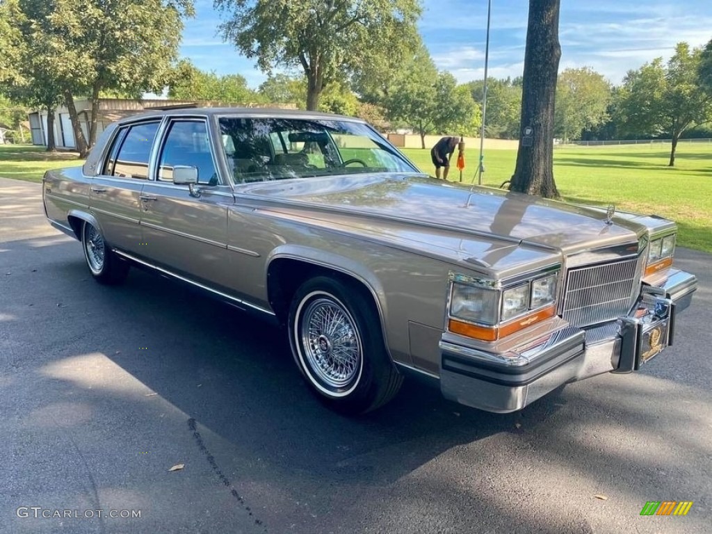 Light Chestnut Metallic 1986 Cadillac Fleetwood Brougham D'Elegance Exterior Photo #142978433