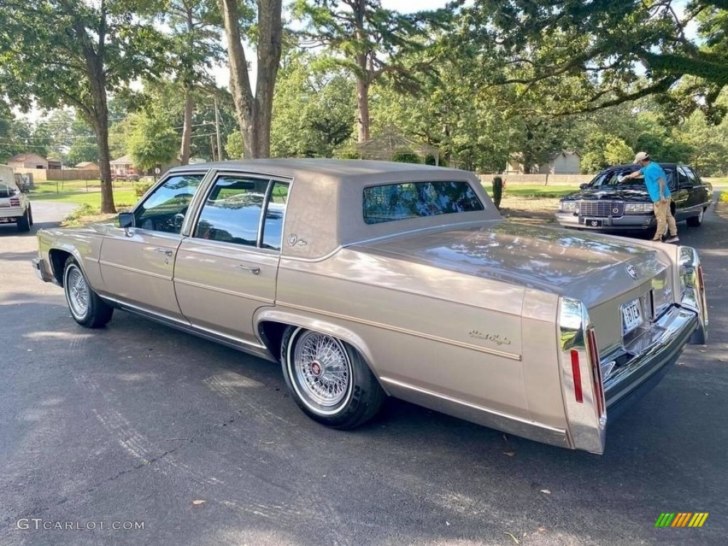 Light Chestnut Metallic 1986 Cadillac Fleetwood Brougham D'Elegance Exterior Photo #142978478