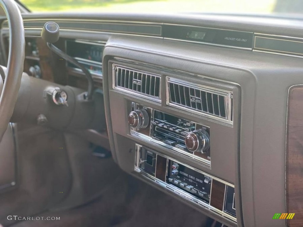 1986 Cadillac Fleetwood Brougham D'Elegance Controls Photo #142978625