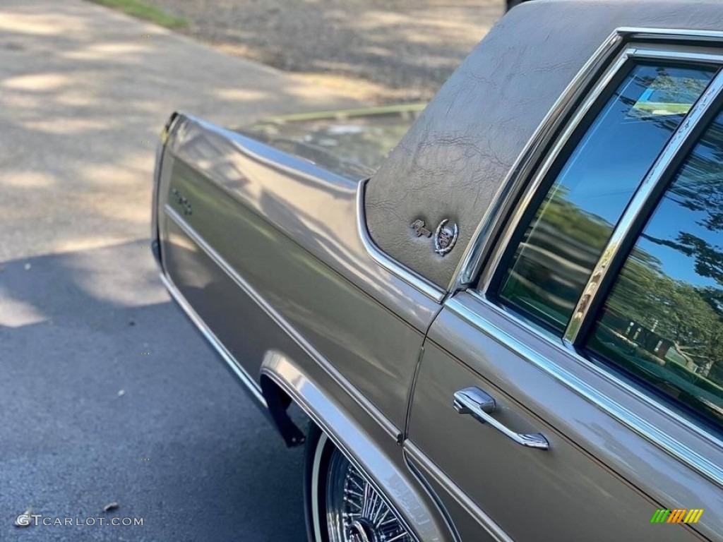1986 Cadillac Fleetwood Brougham D'Elegance Marks and Logos Photo #142978829
