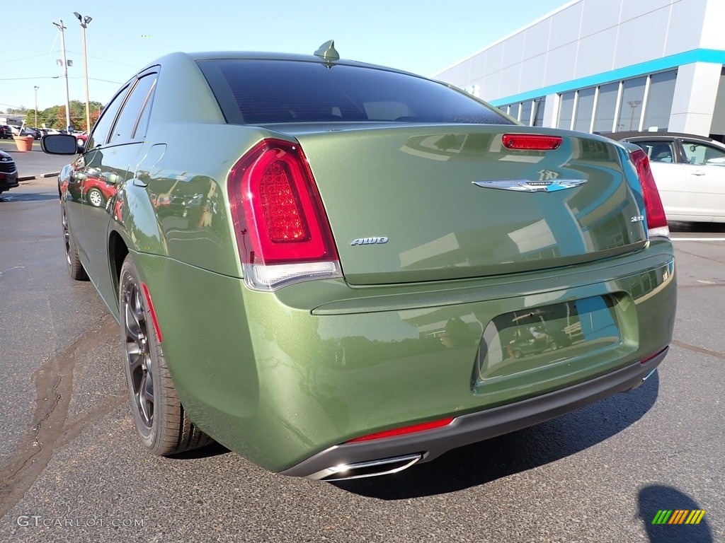 2019 300 Touring AWD - Green Metallic / Black photo #5