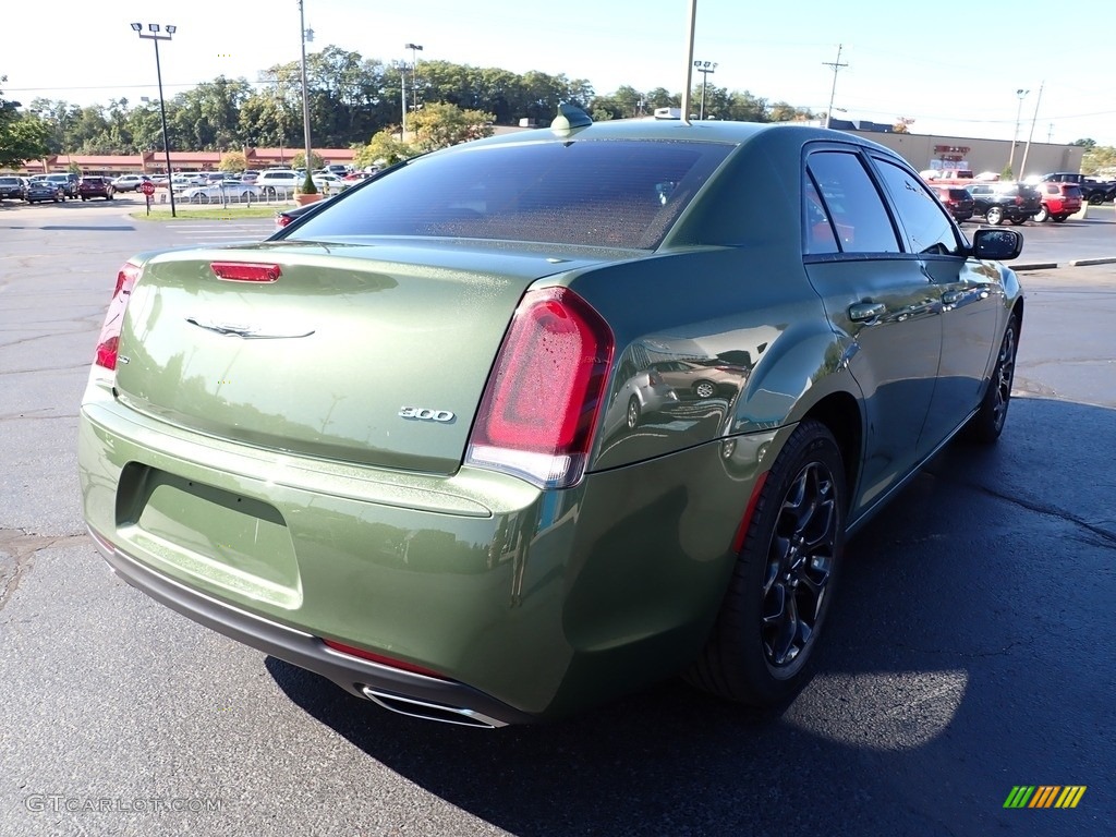 2019 300 Touring AWD - Green Metallic / Black photo #8