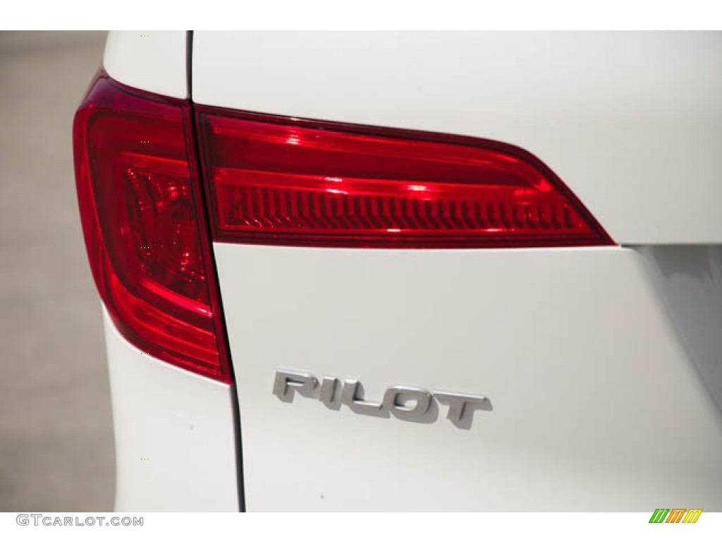 2018 Honda Pilot EX-L Marks and Logos Photos