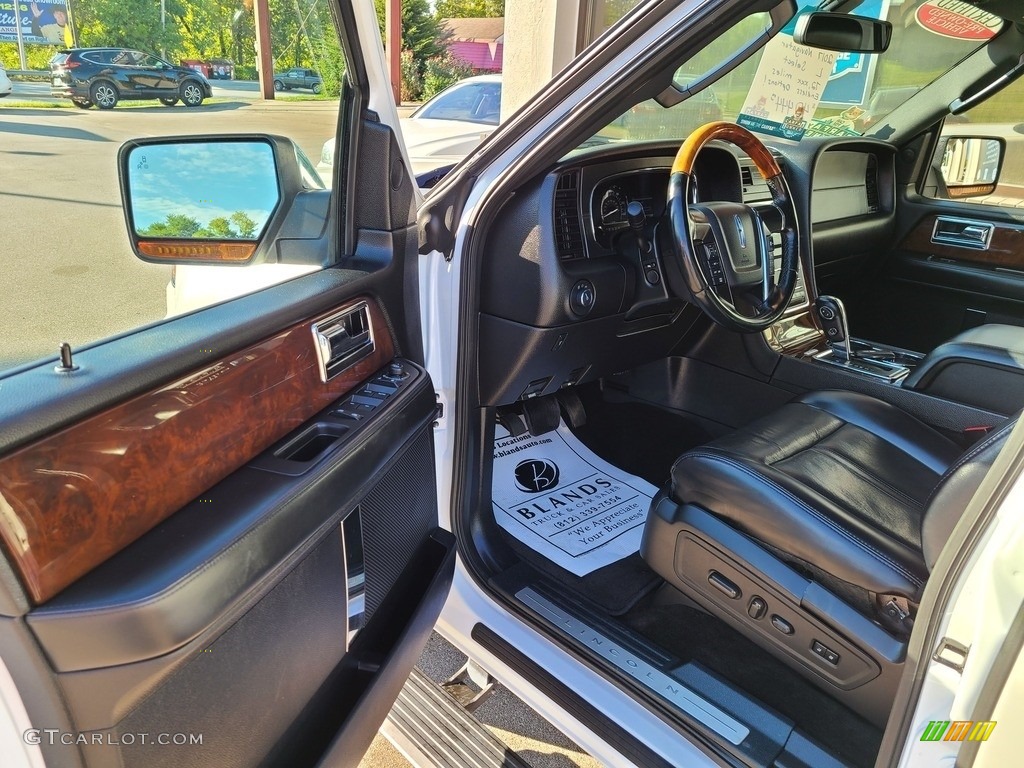 2017 Navigator L Select - White Platinum / Ebony photo #3