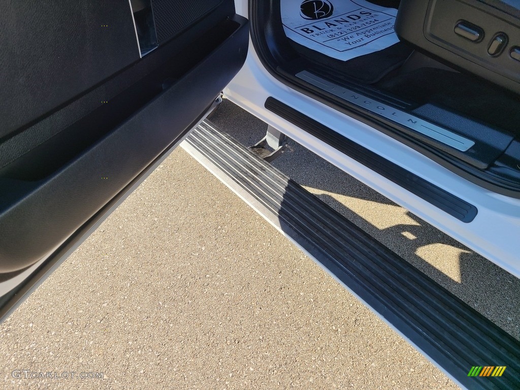 2017 Navigator L Select - White Platinum / Ebony photo #4