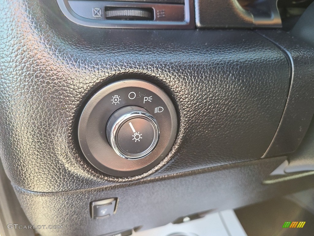 2017 Navigator L Select - White Platinum / Ebony photo #11