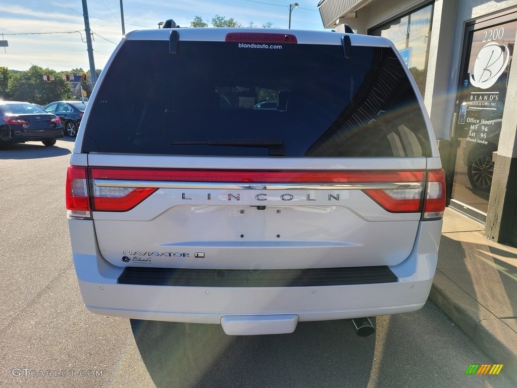 2017 Navigator L Select - White Platinum / Ebony photo #46