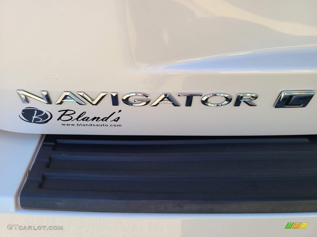 2017 Navigator L Select - White Platinum / Ebony photo #47