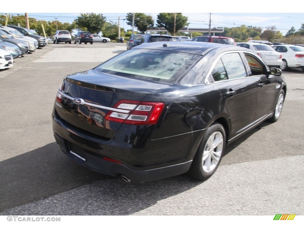 2015 Taurus SE - Tuxedo Black Metallic / Dune photo #5