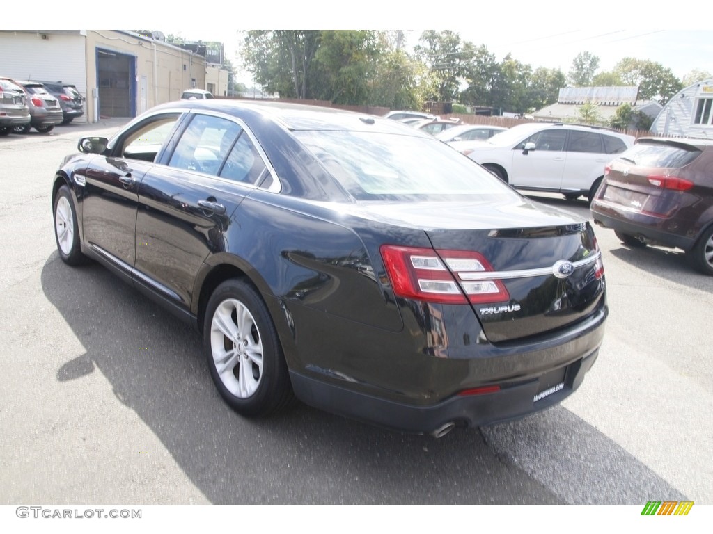 2015 Taurus SE - Tuxedo Black Metallic / Dune photo #7