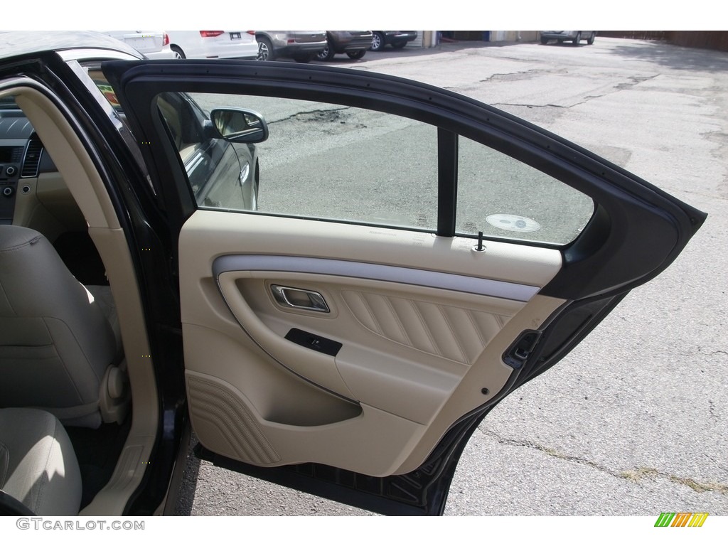 2015 Taurus SE - Tuxedo Black Metallic / Dune photo #14