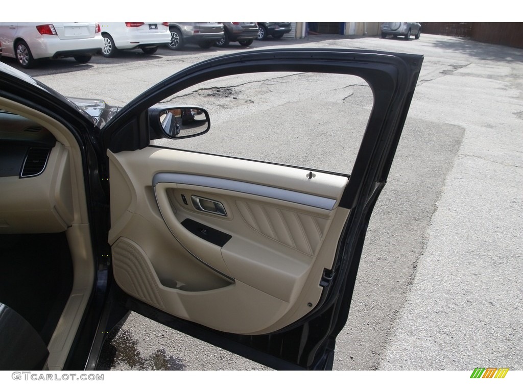 2015 Taurus SE - Tuxedo Black Metallic / Dune photo #16