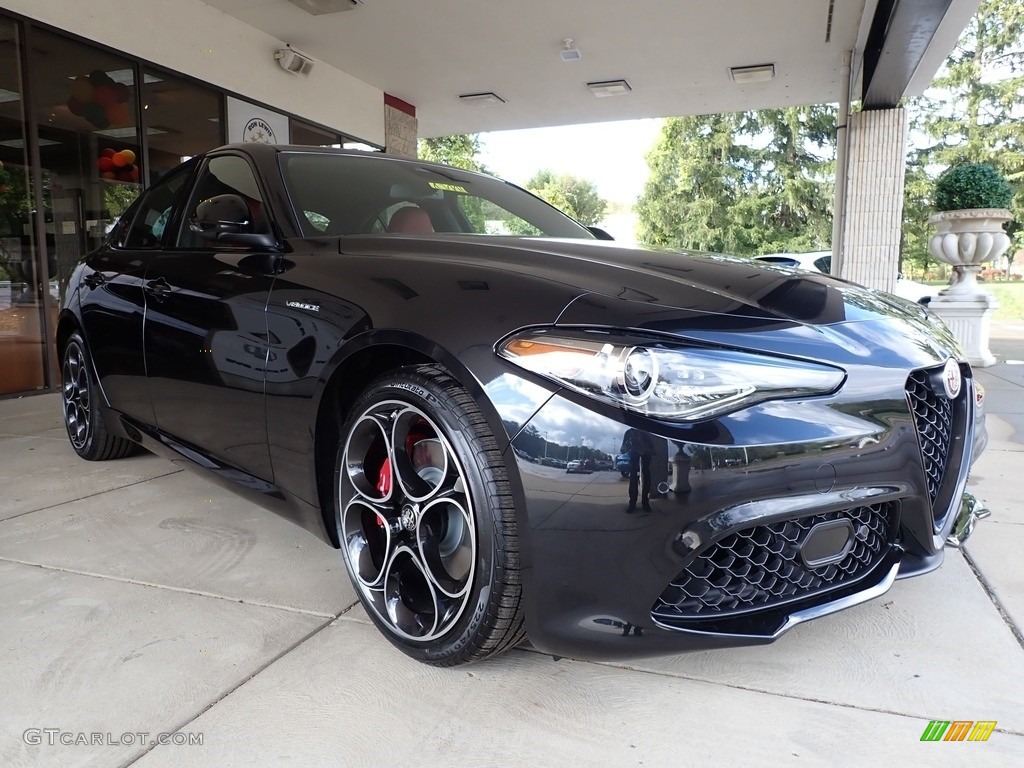 2022 Giulia Ti AWD - Vulcano Black Metallic / Black/Red photo #3