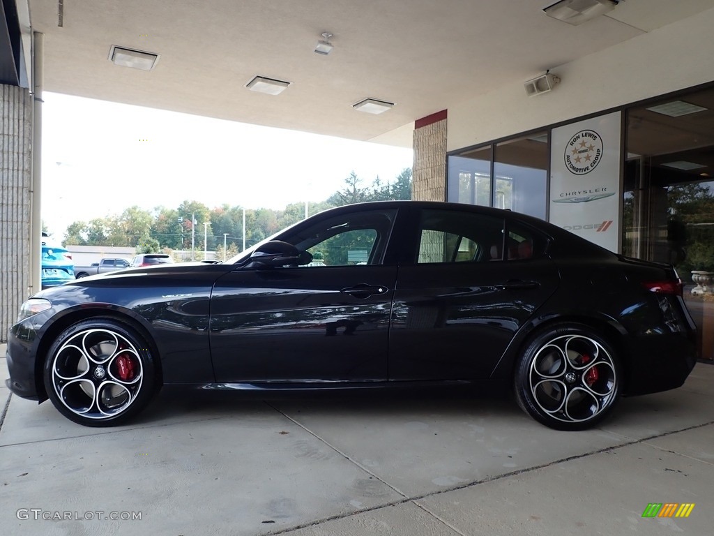 2022 Giulia Ti AWD - Vulcano Black Metallic / Black/Red photo #9