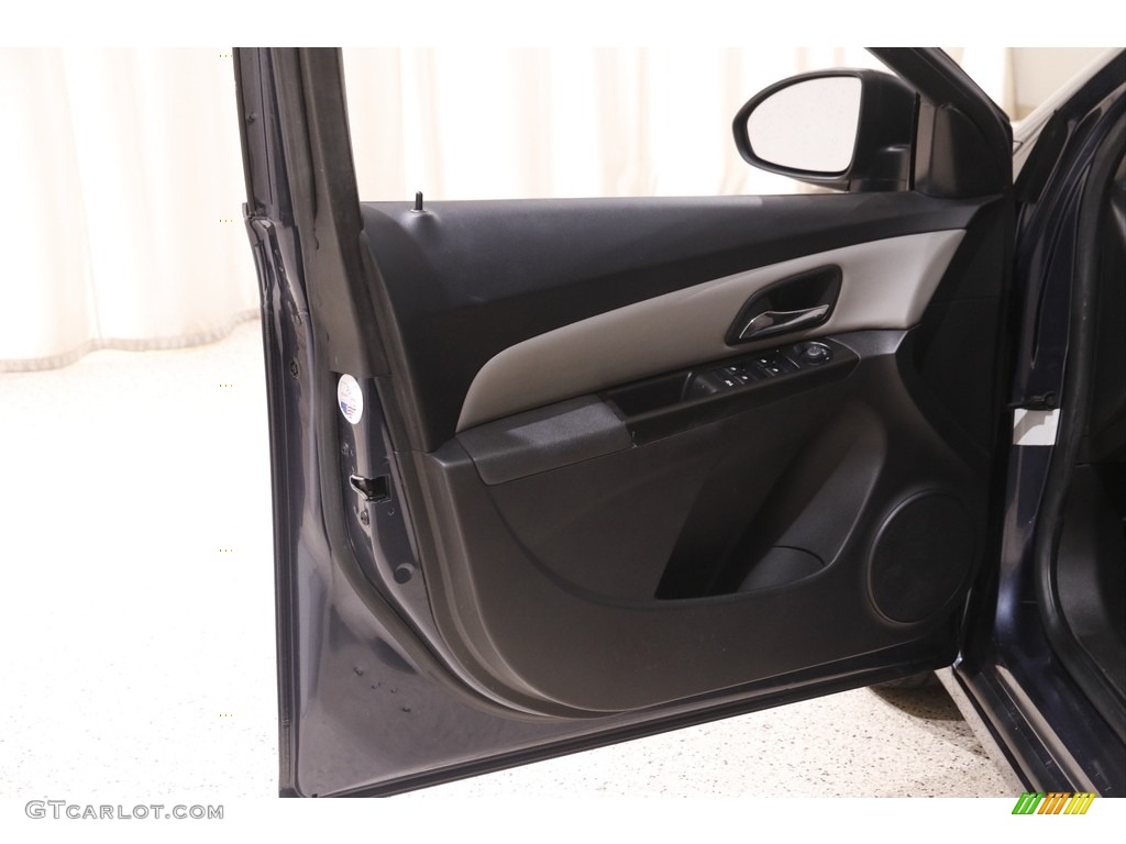 2013 Cruze LS - Atlantis Blue Metallic / Jet Black/Medium Titanium photo #4